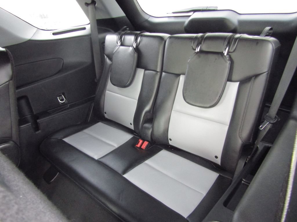 Used 2024 Ford Explorer XLT w/ Equipment Group 202A AWD/4WD image 34