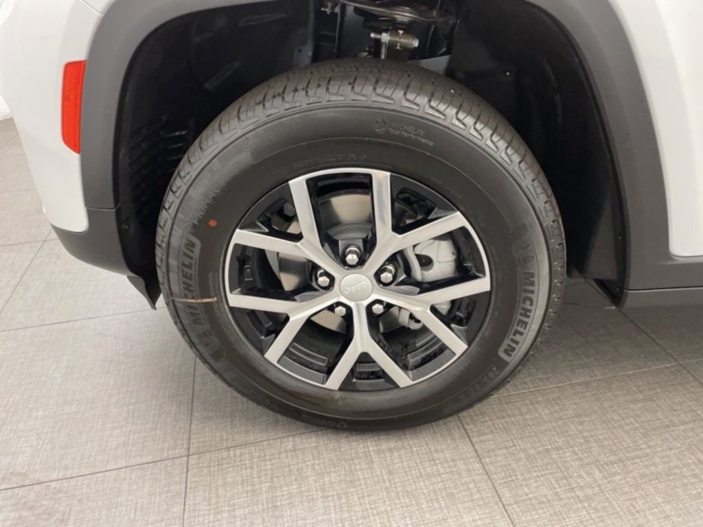 New 2025 Jeep Grand Cherokee Limited w/ MOPAR Finishing Package image 8