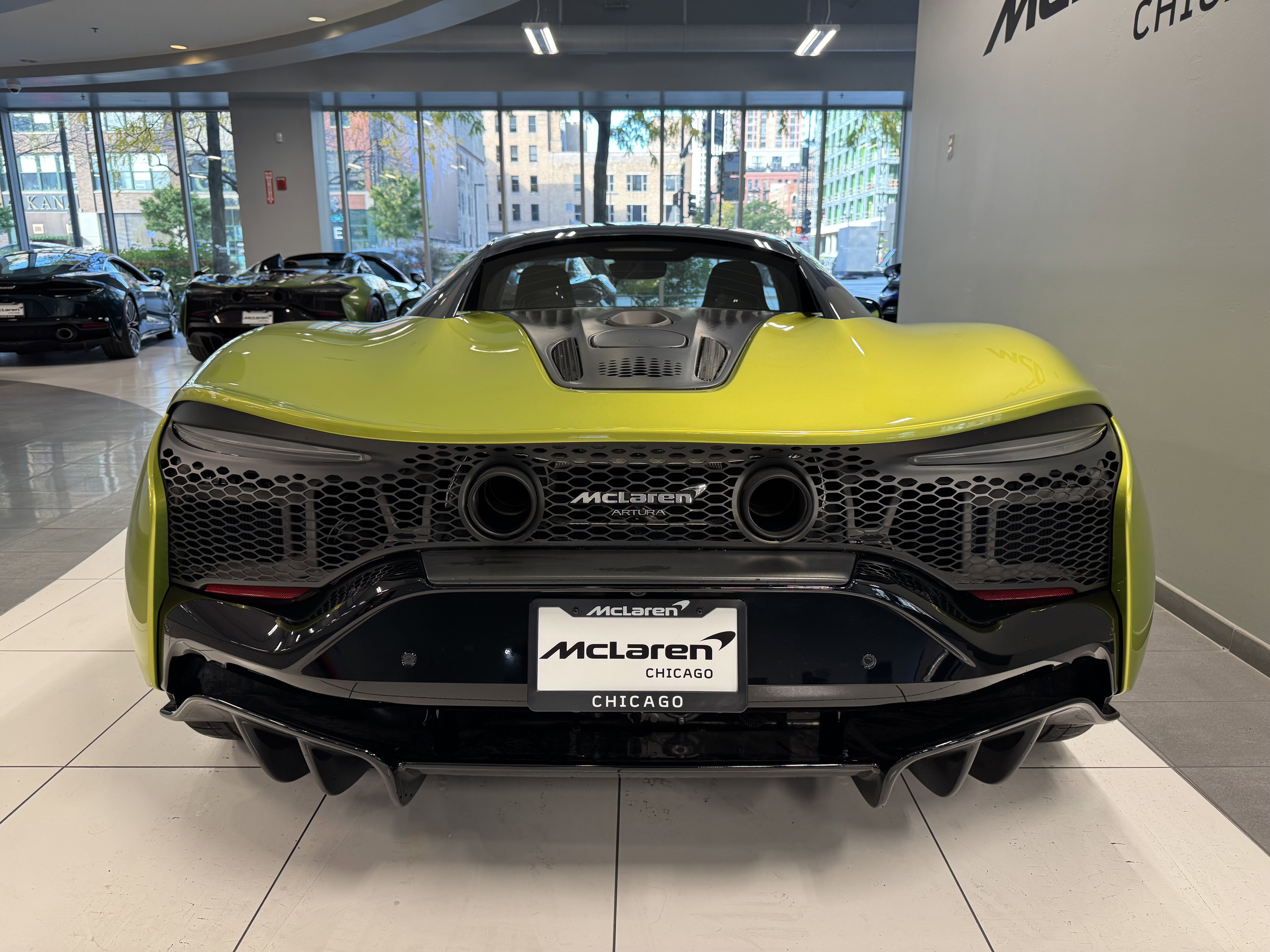 Used 2023 McLaren Artura image 4