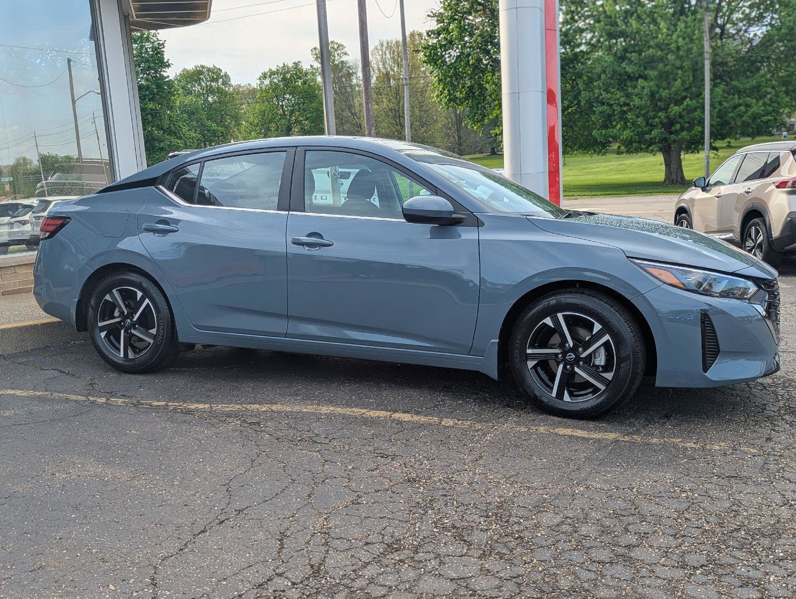Used 2024 Nissan Sentra SV FWD image 9