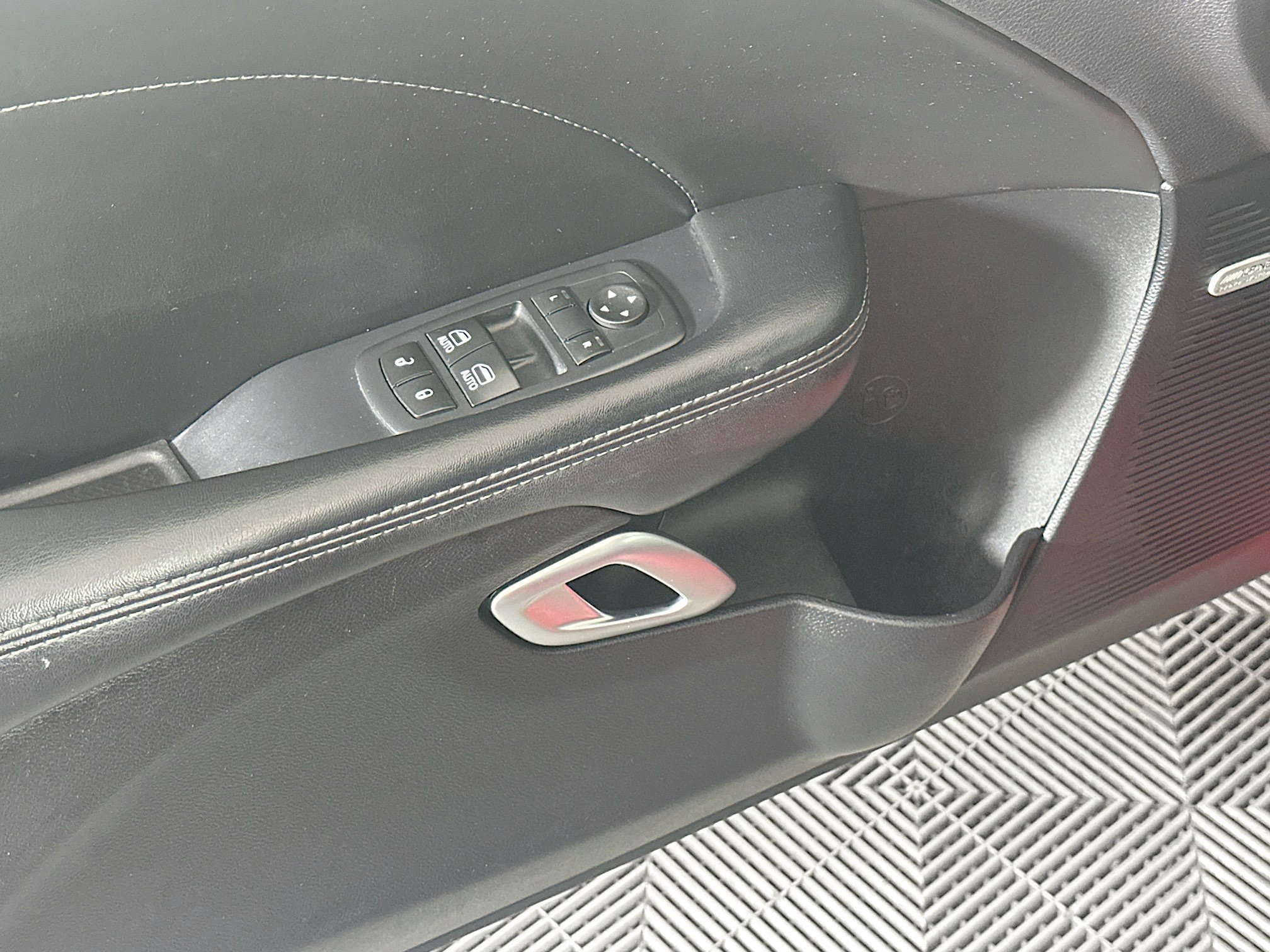 Used 2016 Dodge Challenger SXT Plus RWD image 15