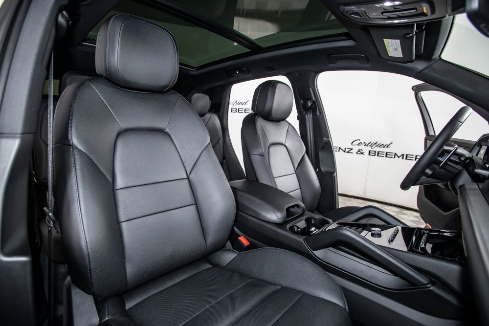 Used 2025 Porsche Cayenne image 16