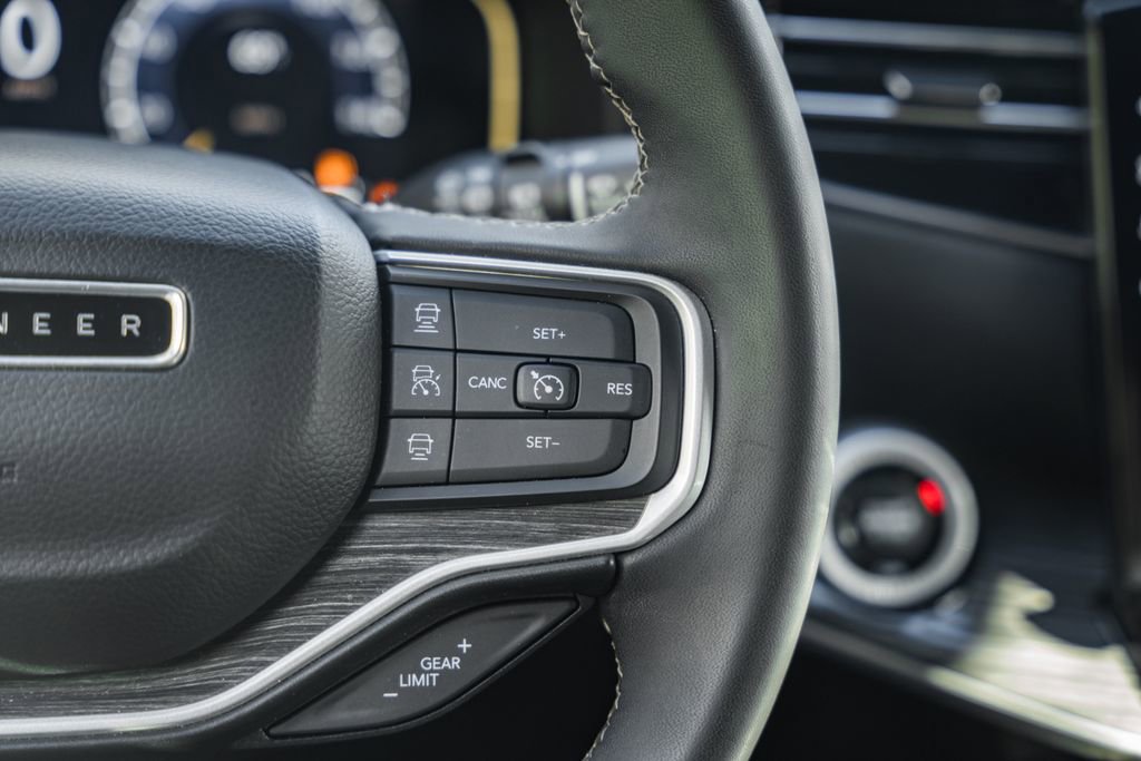 Used 2022 Jeep Wagoneer Series III image 28