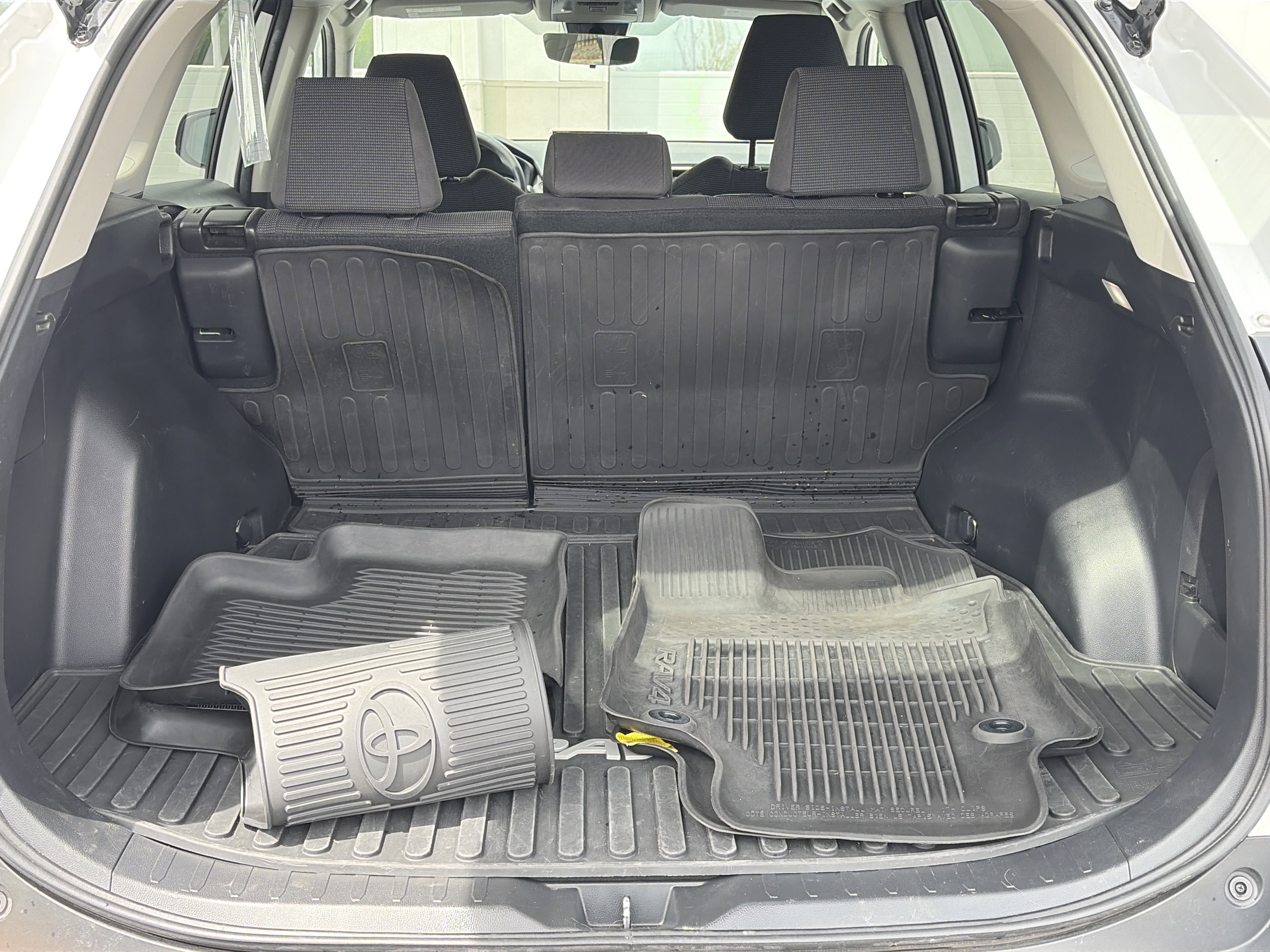 Used 2023 Toyota RAV4 LE AWD/4WD image 29