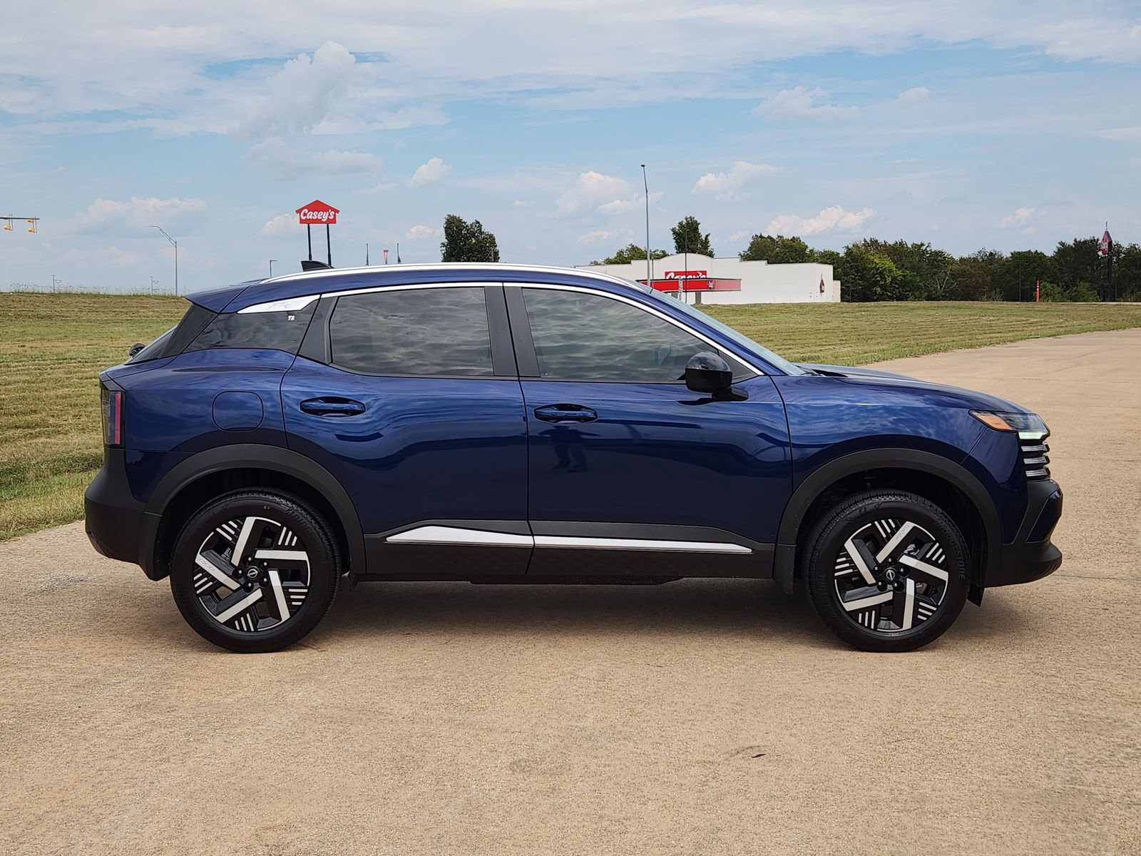 New 2026 Nissan Kicks SV image 7