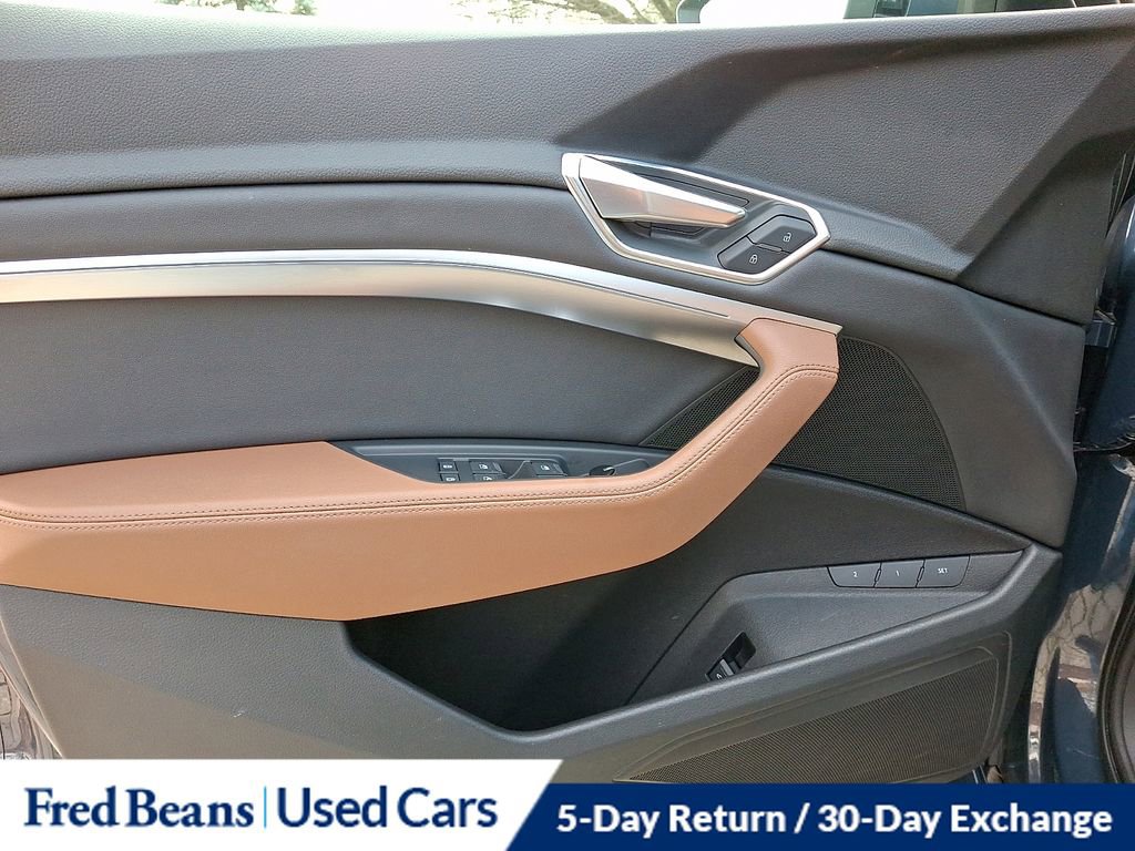 Used 2023 Audi e-tron Premium image 15