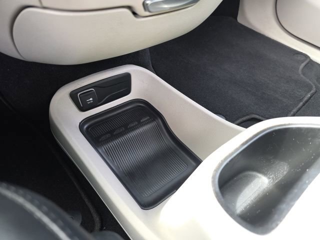 Used 2023 Chrysler Pacifica Touring-L FWD image 27