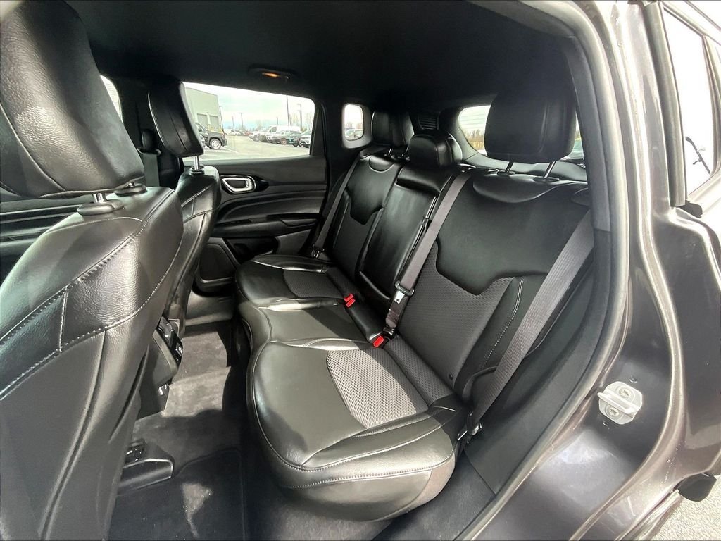 Used 2022 Jeep Compass Latitude AWD/4WD image 15