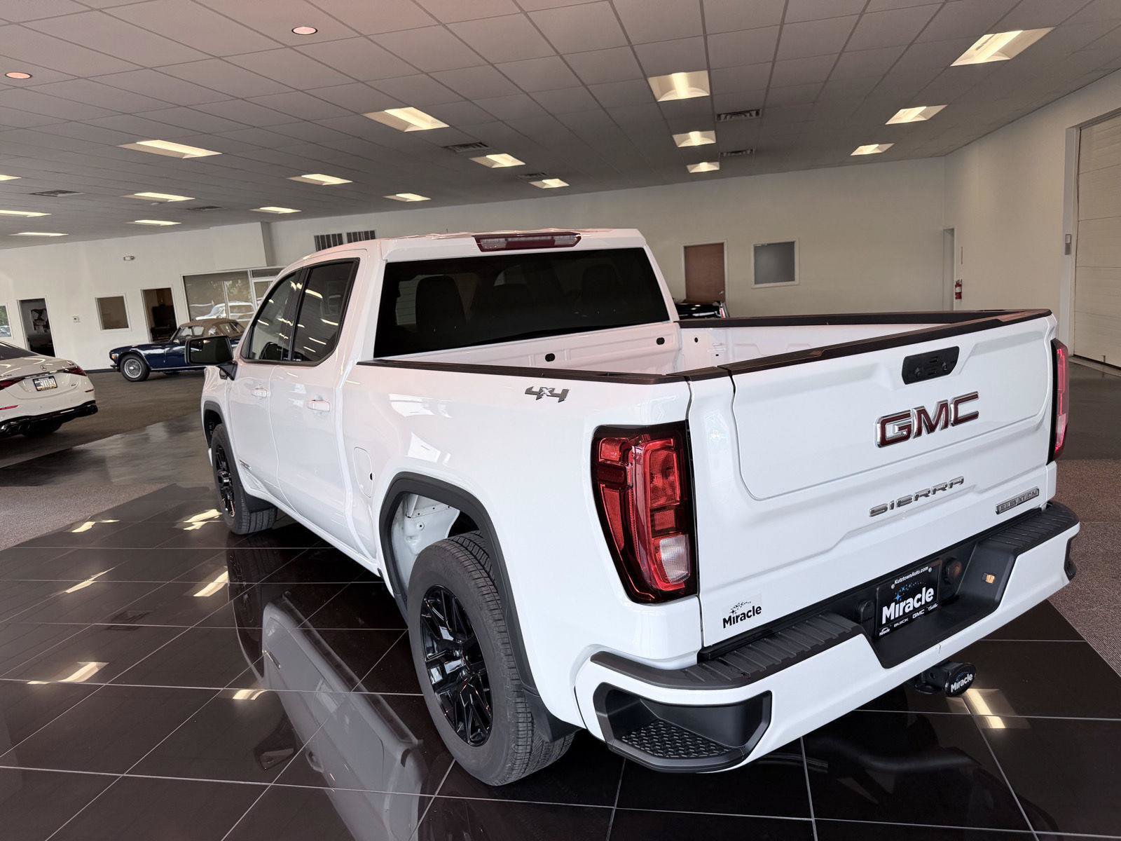 Used 2023 GMC Sierra 1500 Elevation AWD/4WD image 4
