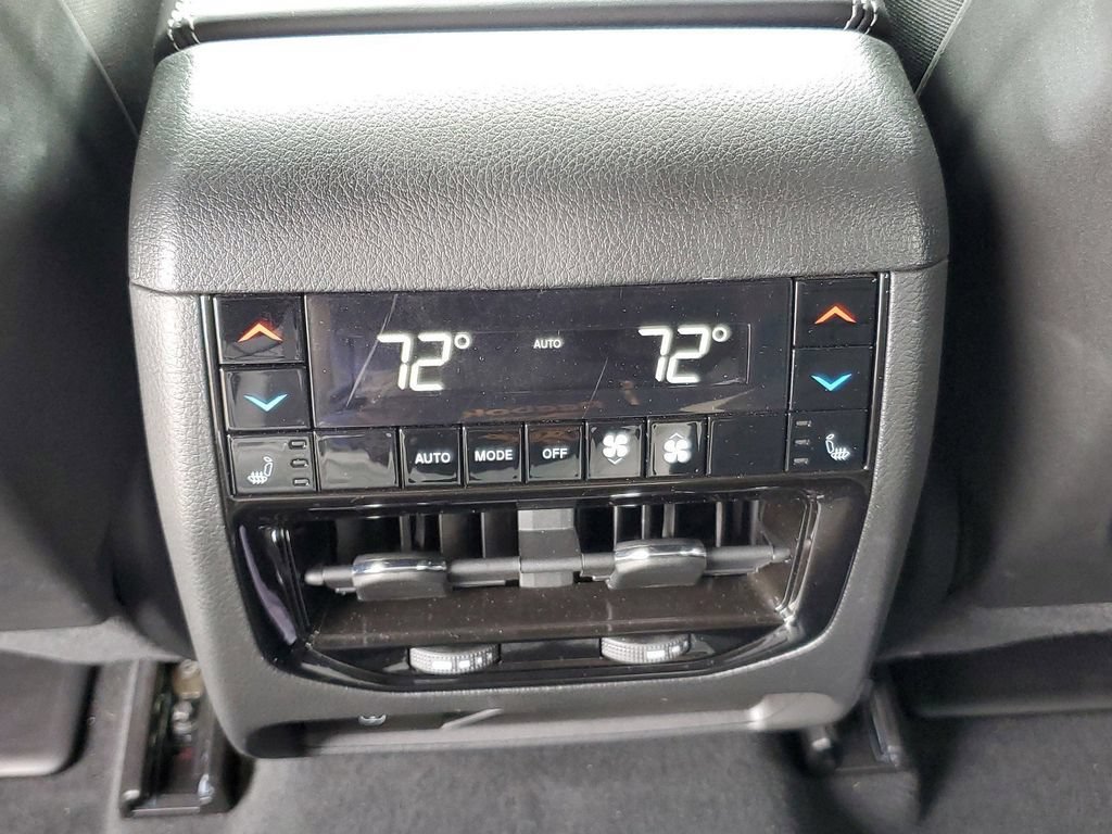 Used 2024 Jeep Grand Cherokee Overland w/ Luxury Tech Group IV AWD/4WD image 13