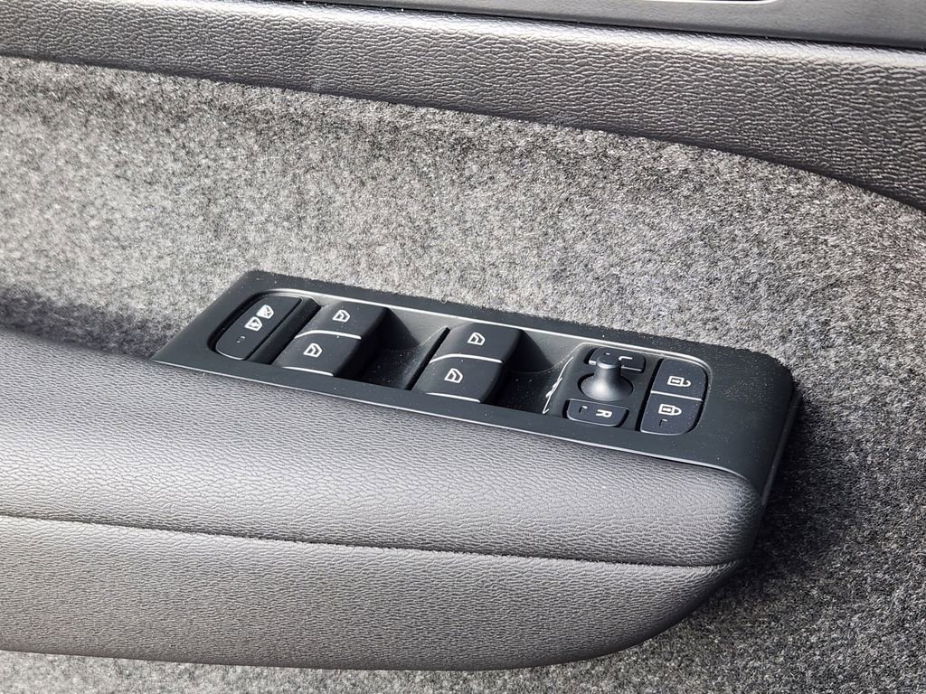 Used 2026 Volvo XC40 B5 Ultra w/ Protection Package Premier AWD/4WD image 4