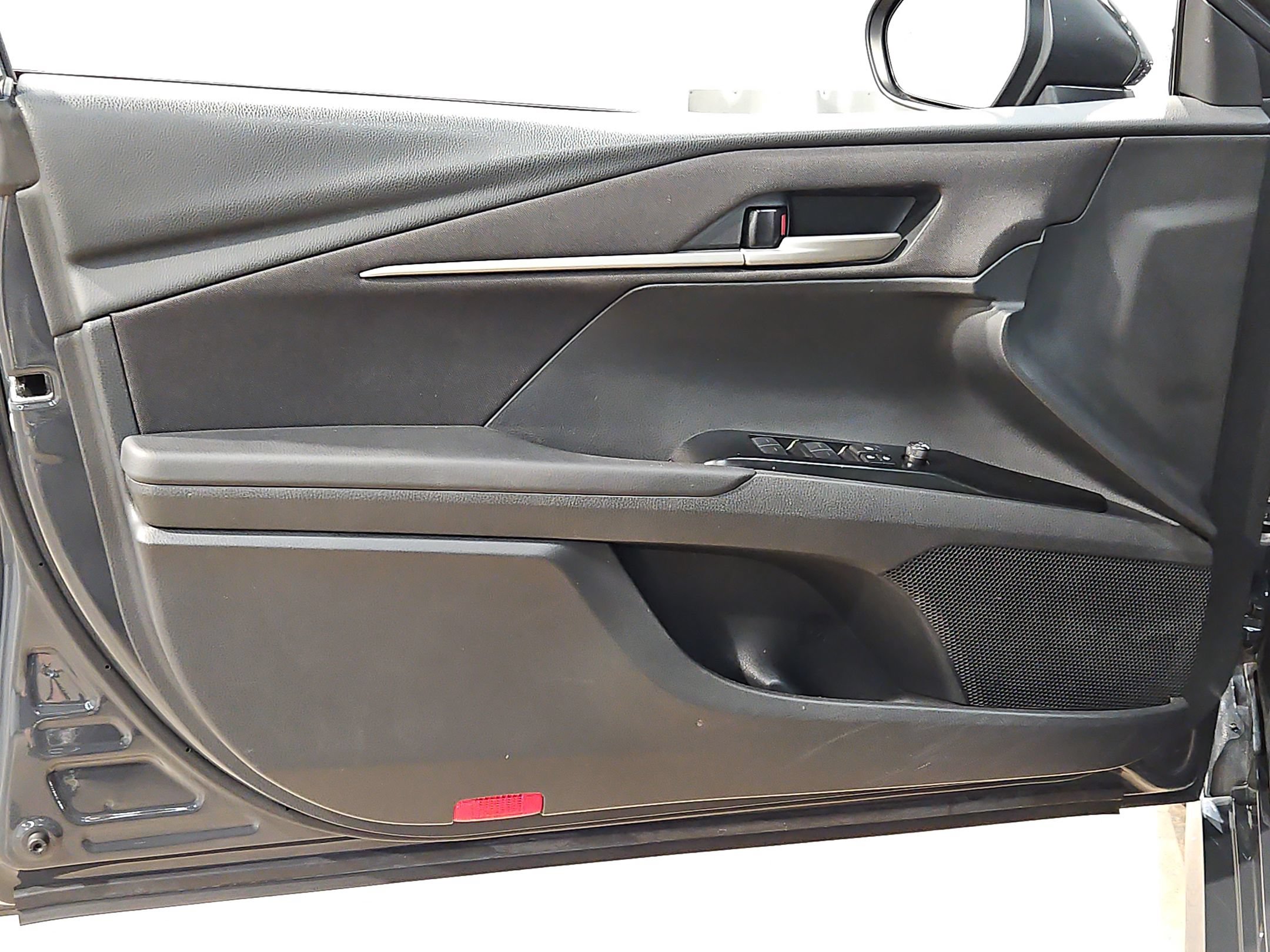 Used 2025 Toyota Camry LE w/ Convenience Package FWD image 20