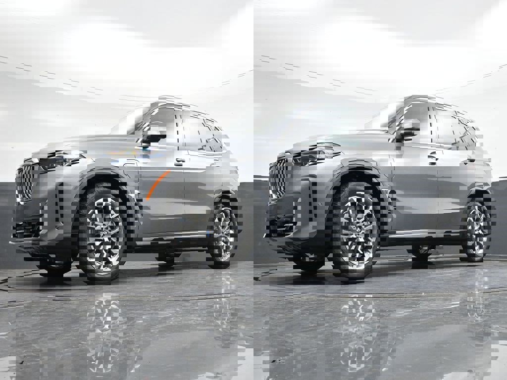 Used 2026 BMW X5 xDrive50e w/ Climate Comfort Package image 31