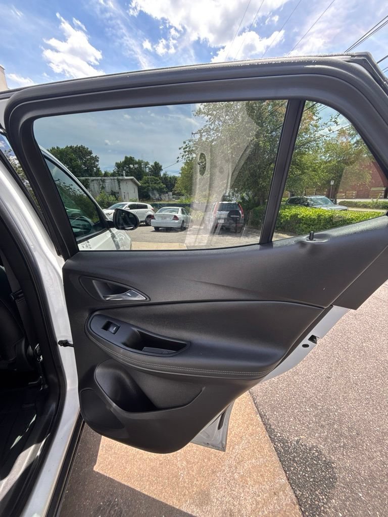 Used 2022 Buick Encore GX Essence w/ Experience Buick Package AWD/4WD image 21