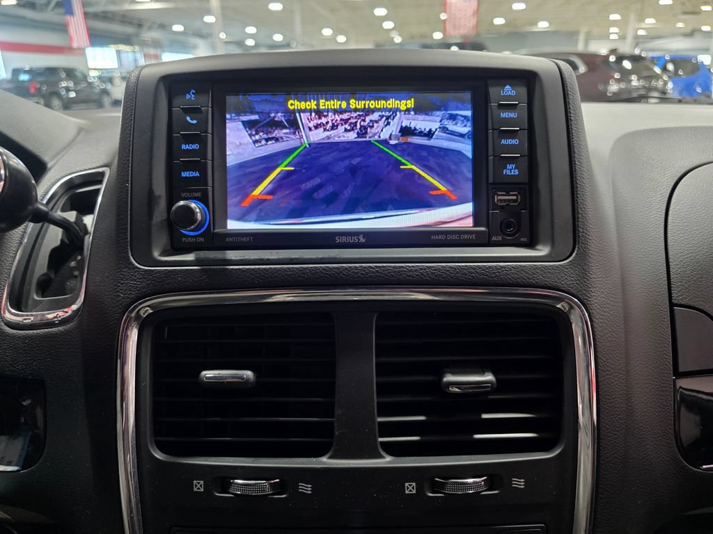 Used 2020 Dodge Grand Caravan SXT w/ Rear Park Assist Package FWD image 25