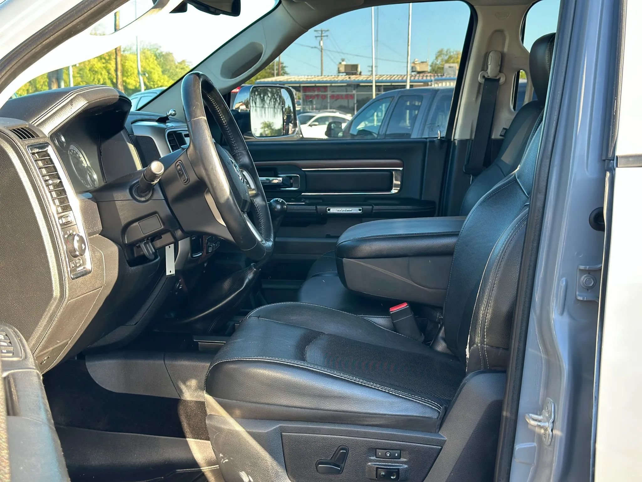 Used 2013 RAM 3500 Laramie AWD/4WD image 10