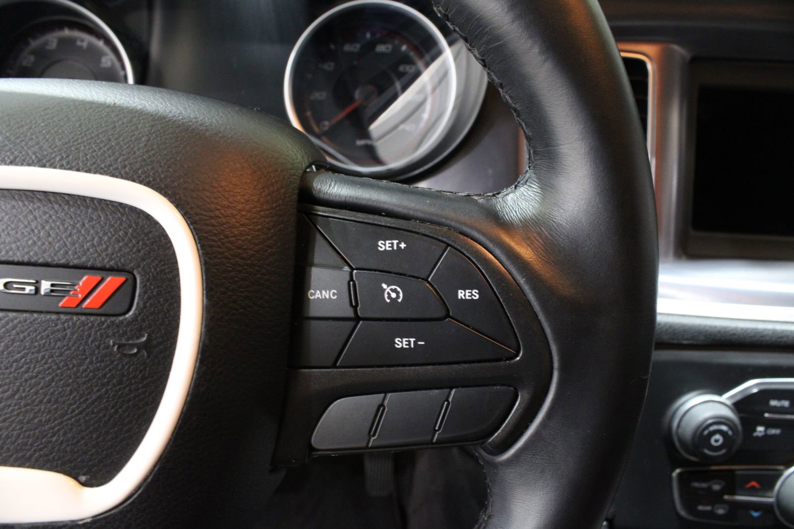 Used 2019 Dodge Charger SXT image 25