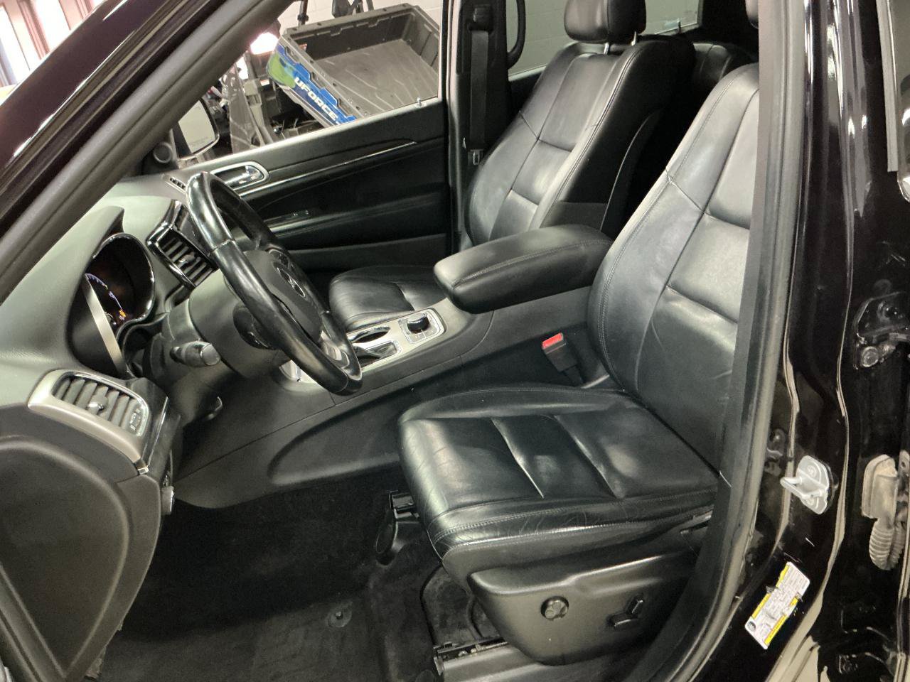 Used 2019 Jeep Grand Cherokee Limited AWD/4WD image 13