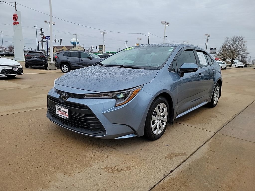 Used 2025 Toyota Corolla LE image 2