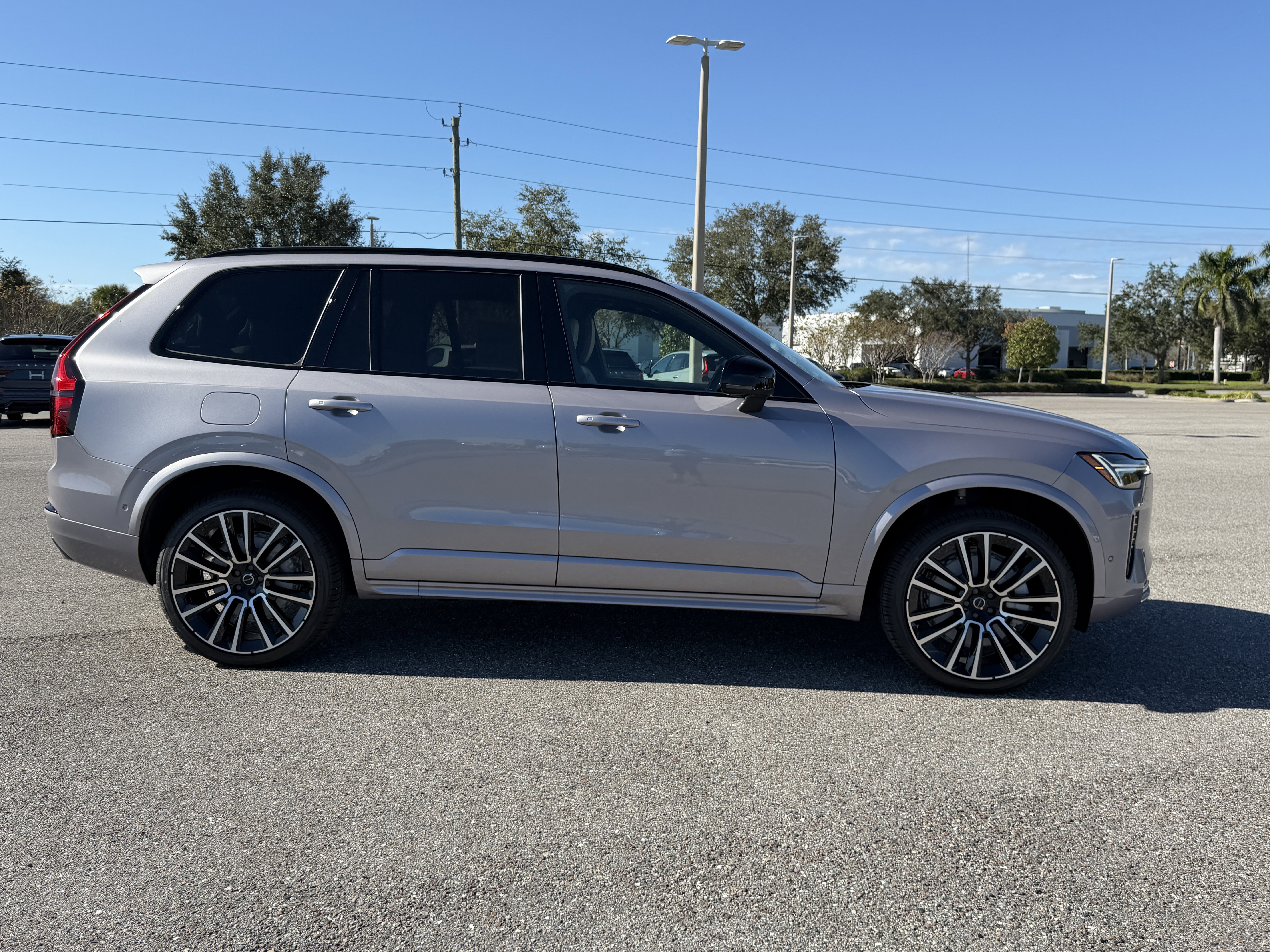 New 2026 Volvo XC90 B6 Ultra w/ Lounge Package image 2