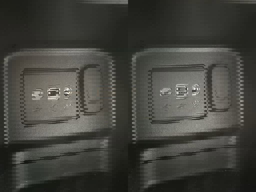 Used 2023 Chevrolet Equinox LS image 17