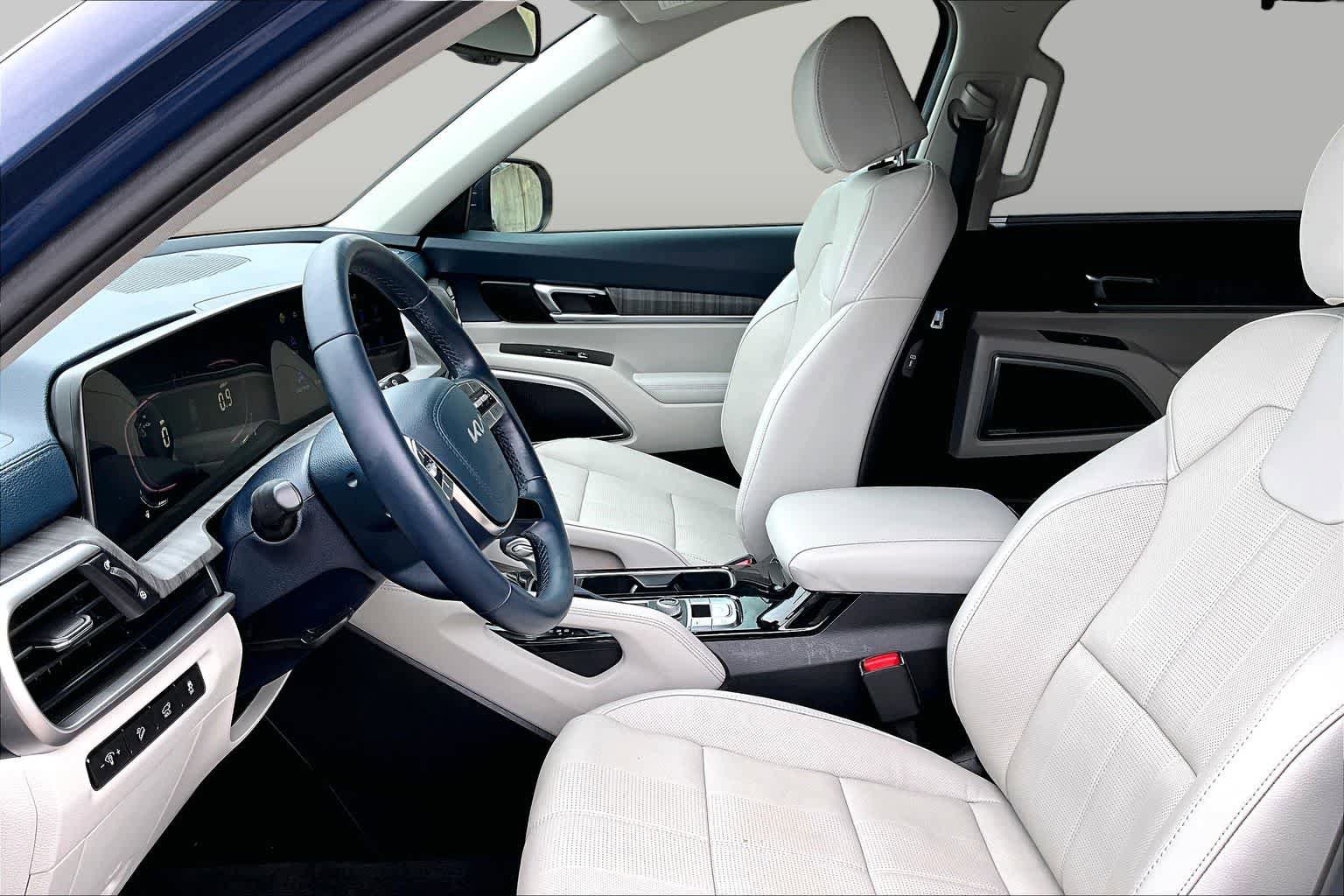 Used 2024 Kia Telluride EX w/ EX Captain's Chair Package AWD/4WD image 8