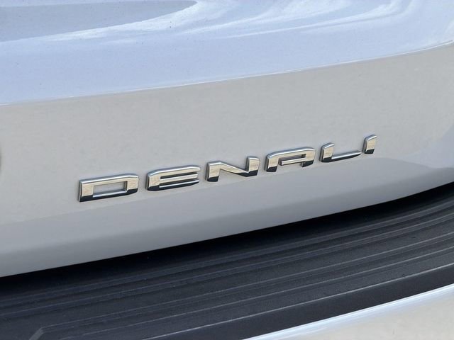 Used 2023 GMC Yukon XL Denali w/ Denali Reserve Package RWD image 32
