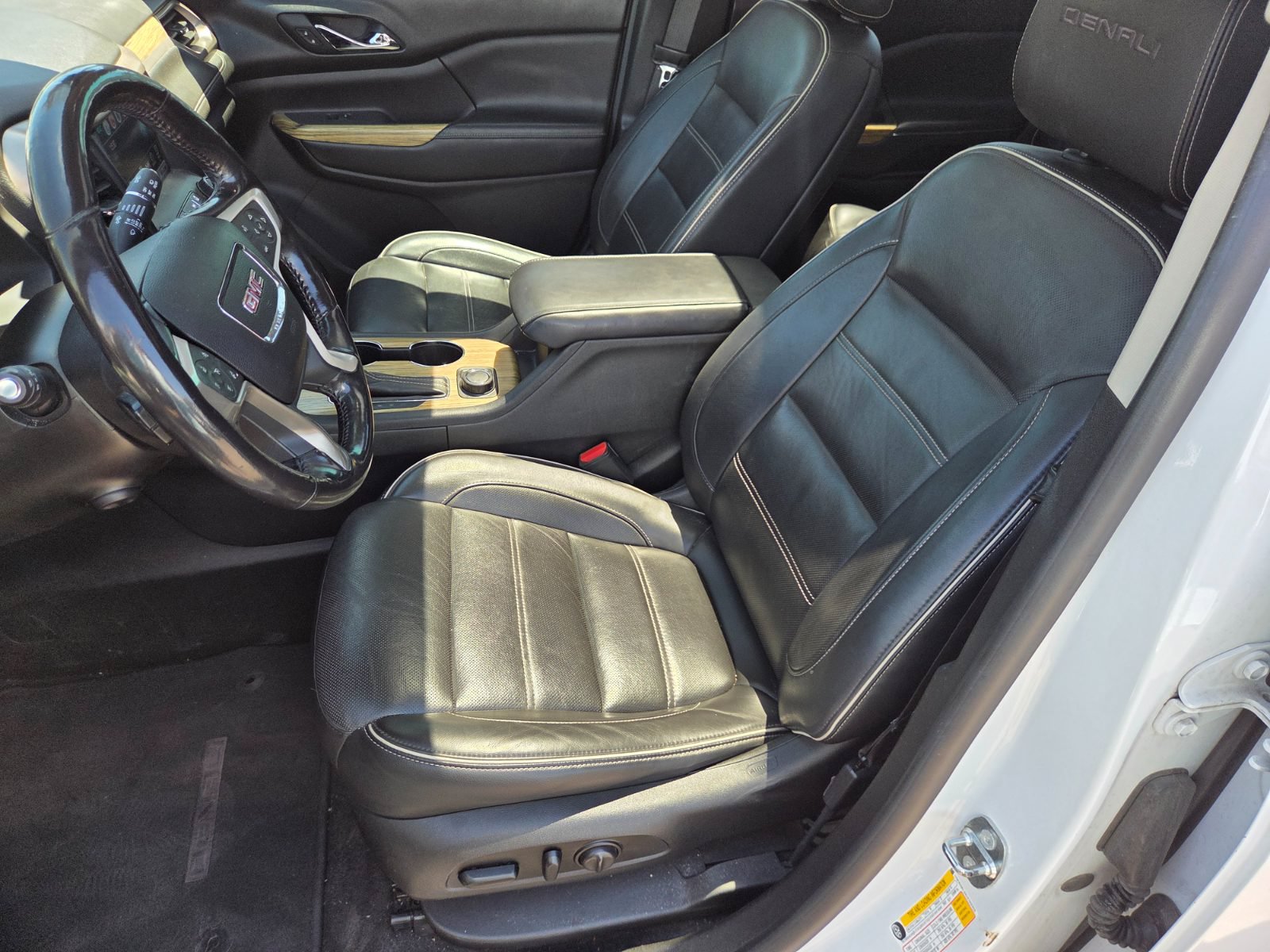 Used 2018 GMC Acadia Denali w/ Technology Package AWD/4WD image 8