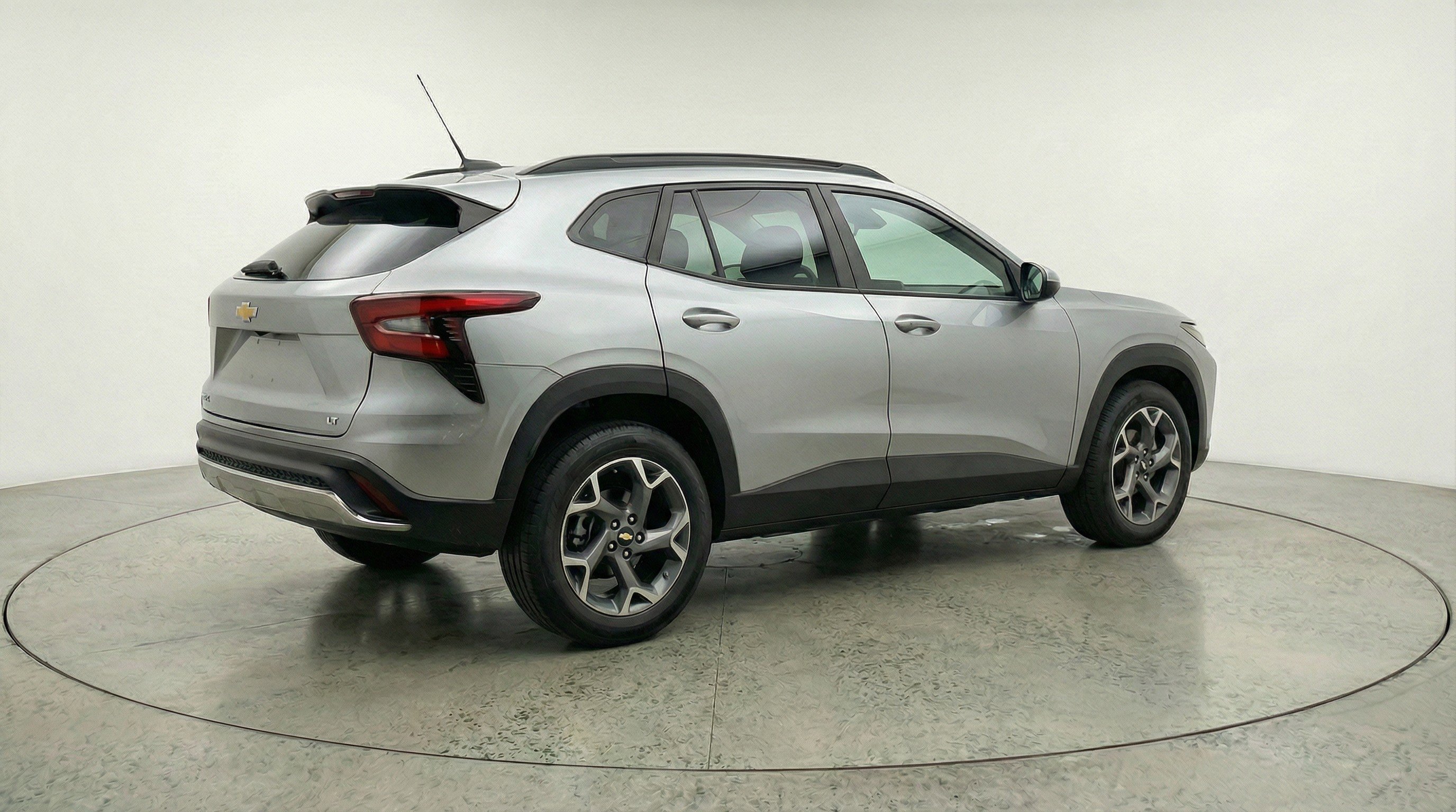 Used 2025 Chevrolet Trax LT w/ LT Convenience Package image 9