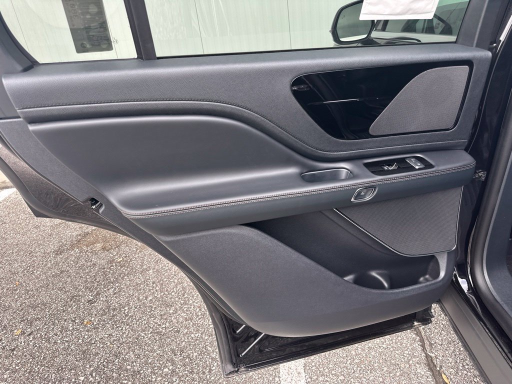 New 2026 Lincoln Aviator AWD image 17