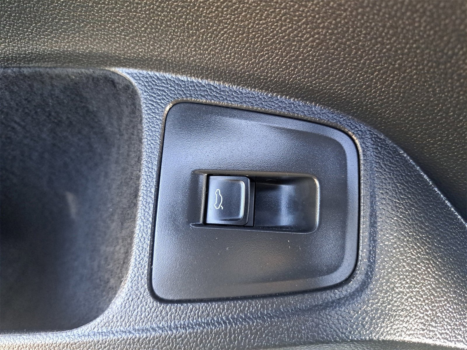 Used 2022 Volkswagen Tiguan SE image 31