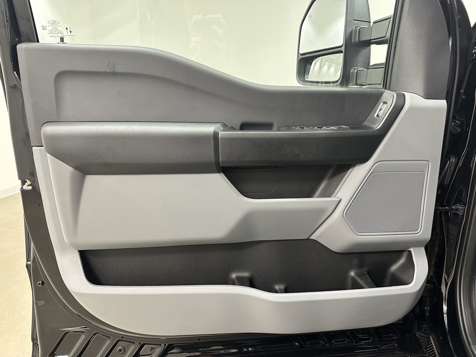 New 2025 Ford F350 XL w/ XL Chrome Package image 15