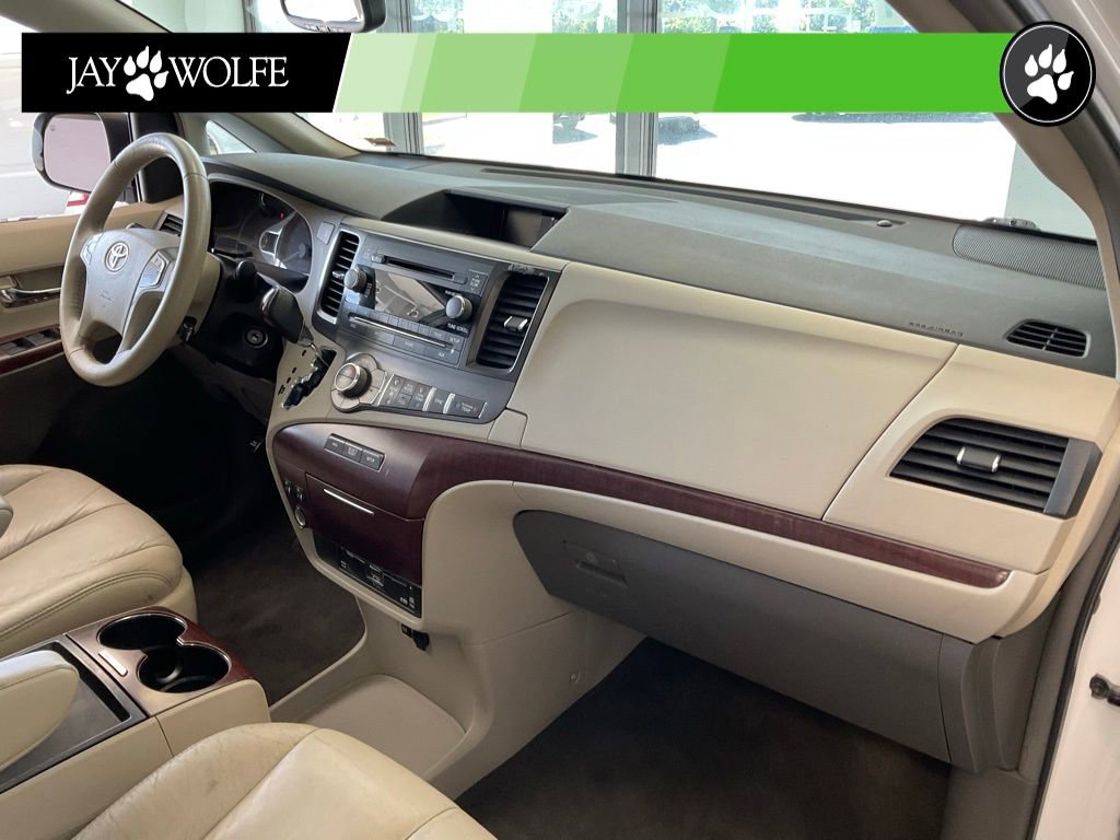 Used 2011 Toyota Sienna XLE w/ Entertainment Pkg AWD/4WD image 16