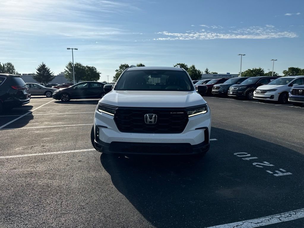 Used 2025 Honda Pilot Black Edition image 2