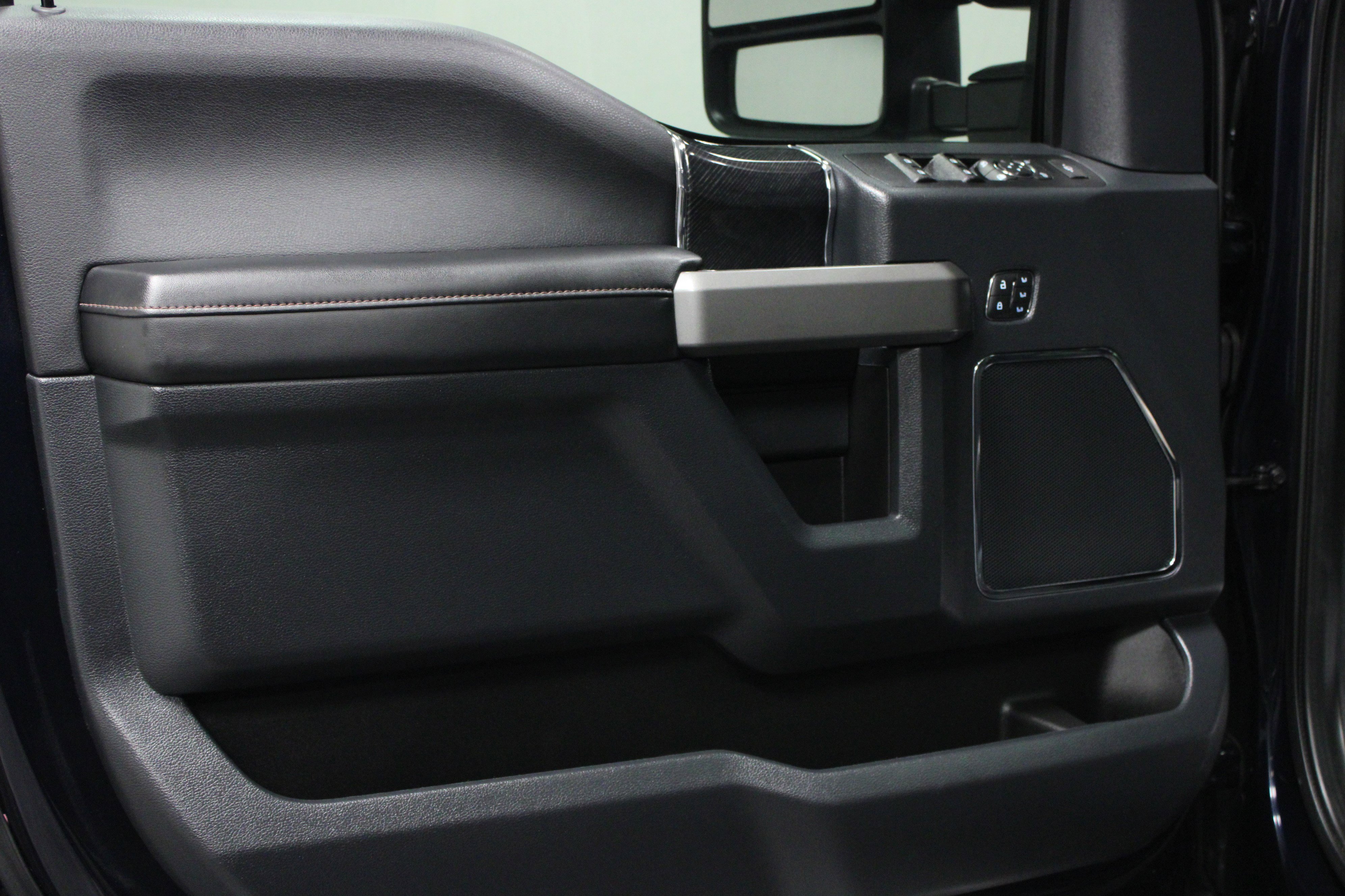 Used 2022 Ford F350 Platinum image 11