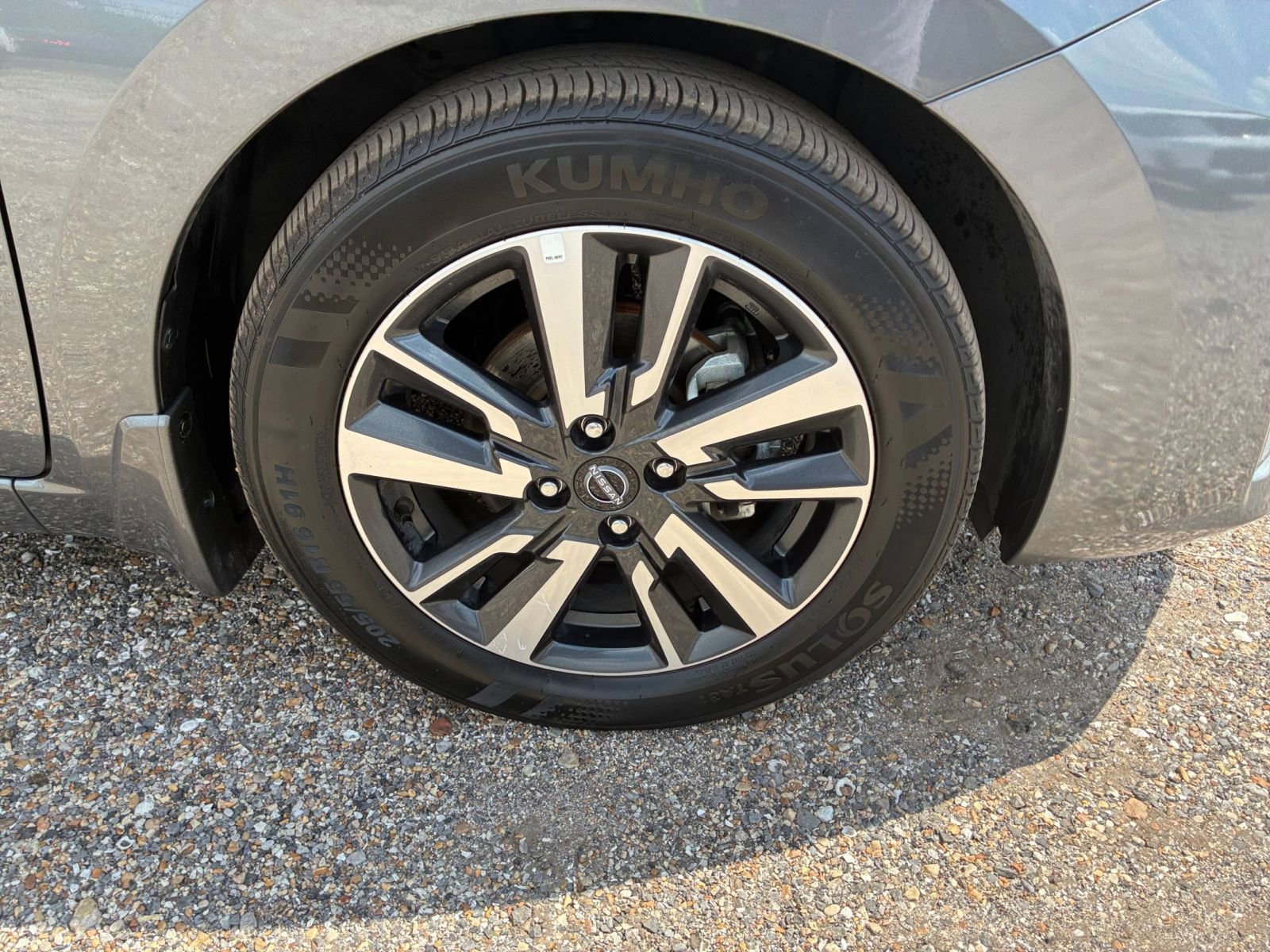 Used 2025 Nissan Versa SV w/ Trunk Package image 28