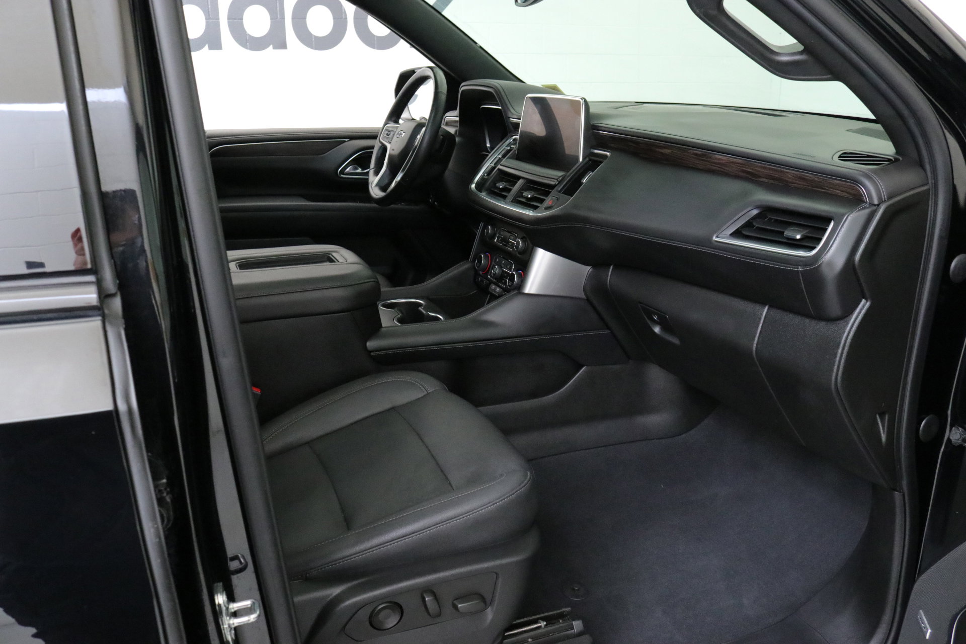 Used 2023 Chevrolet Suburban Z71 w/ Luxury Package image 31