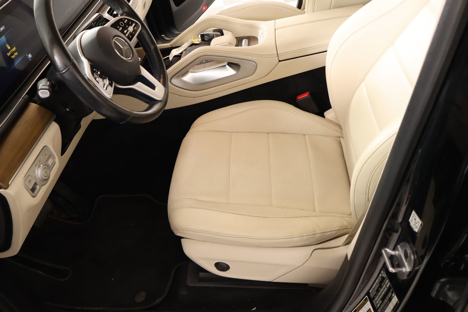 Used 2021 Mercedes-Benz GLS 450 4MATIC image 11