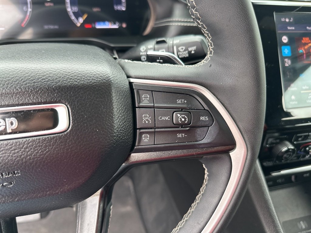 Used 2023 Jeep Grand Cherokee L Laredo image 30
