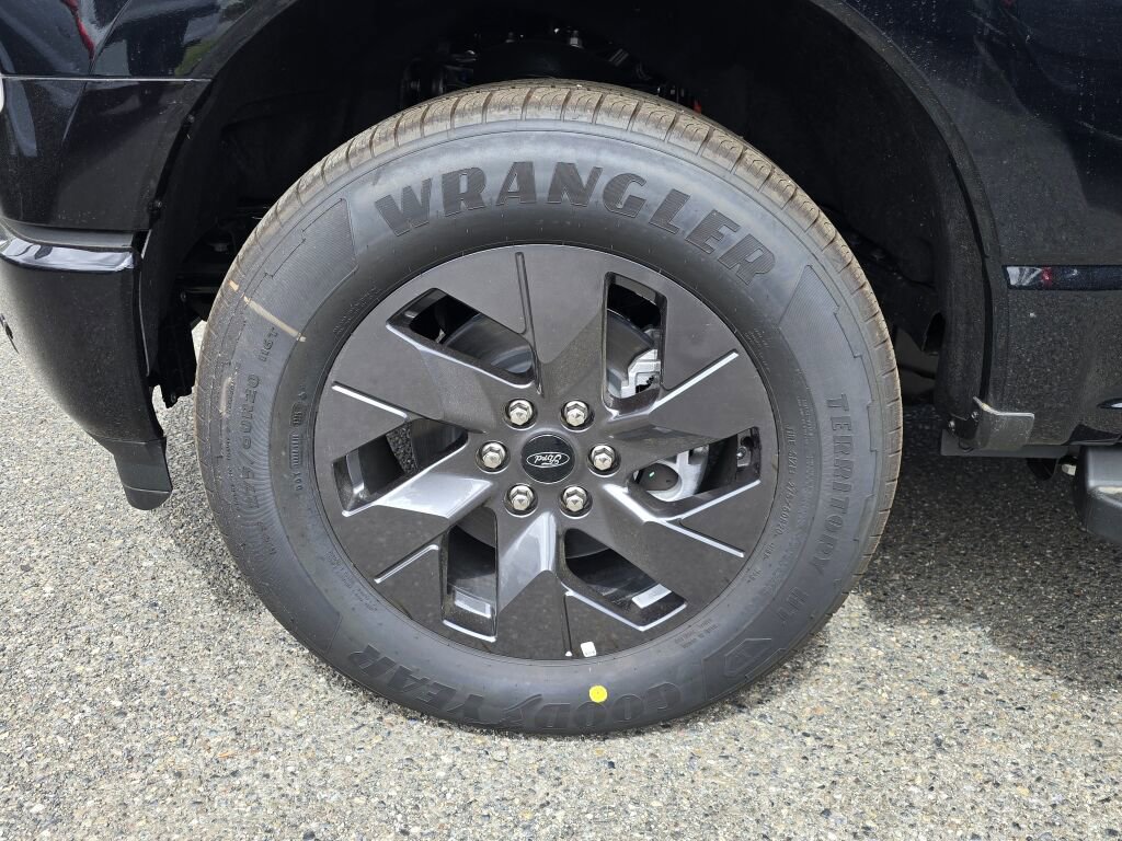 New 2025 Ford F150 Lightning Flash AWD/4WD image 10