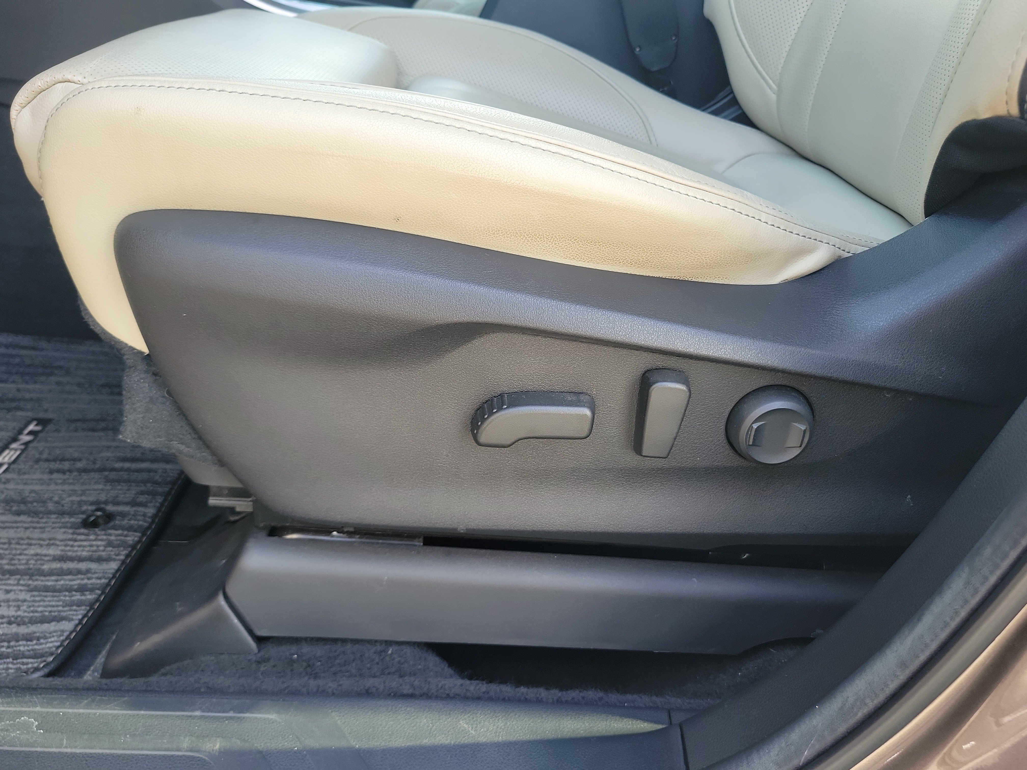 Used 2022 Subaru Ascent Limited w/ Technology Package AWD/4WD image 22