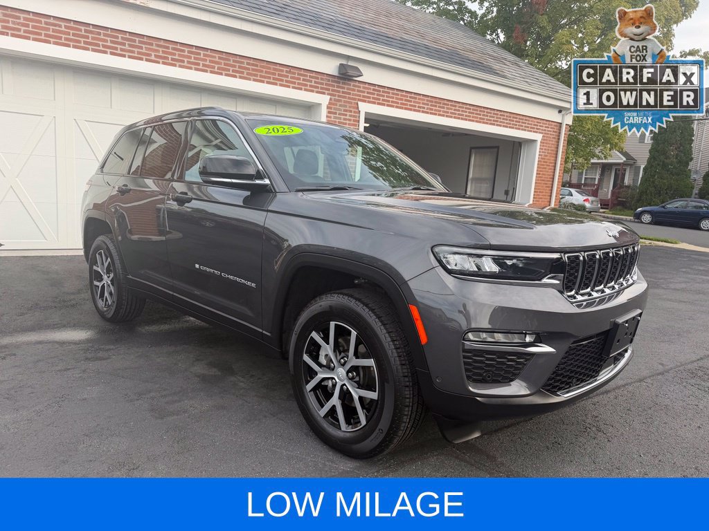 Used 2025 Jeep Grand Cherokee Limited w/ Luxury Tech Group II AWD/4WD image 3