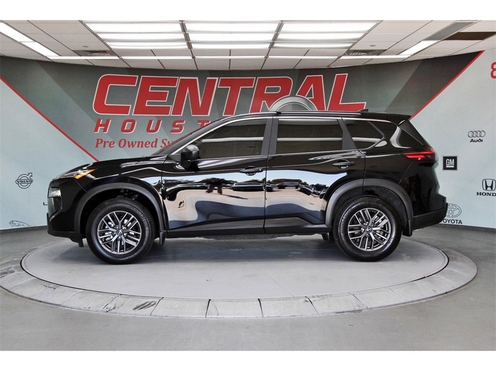Used 2025 Nissan Rogue S image 3
