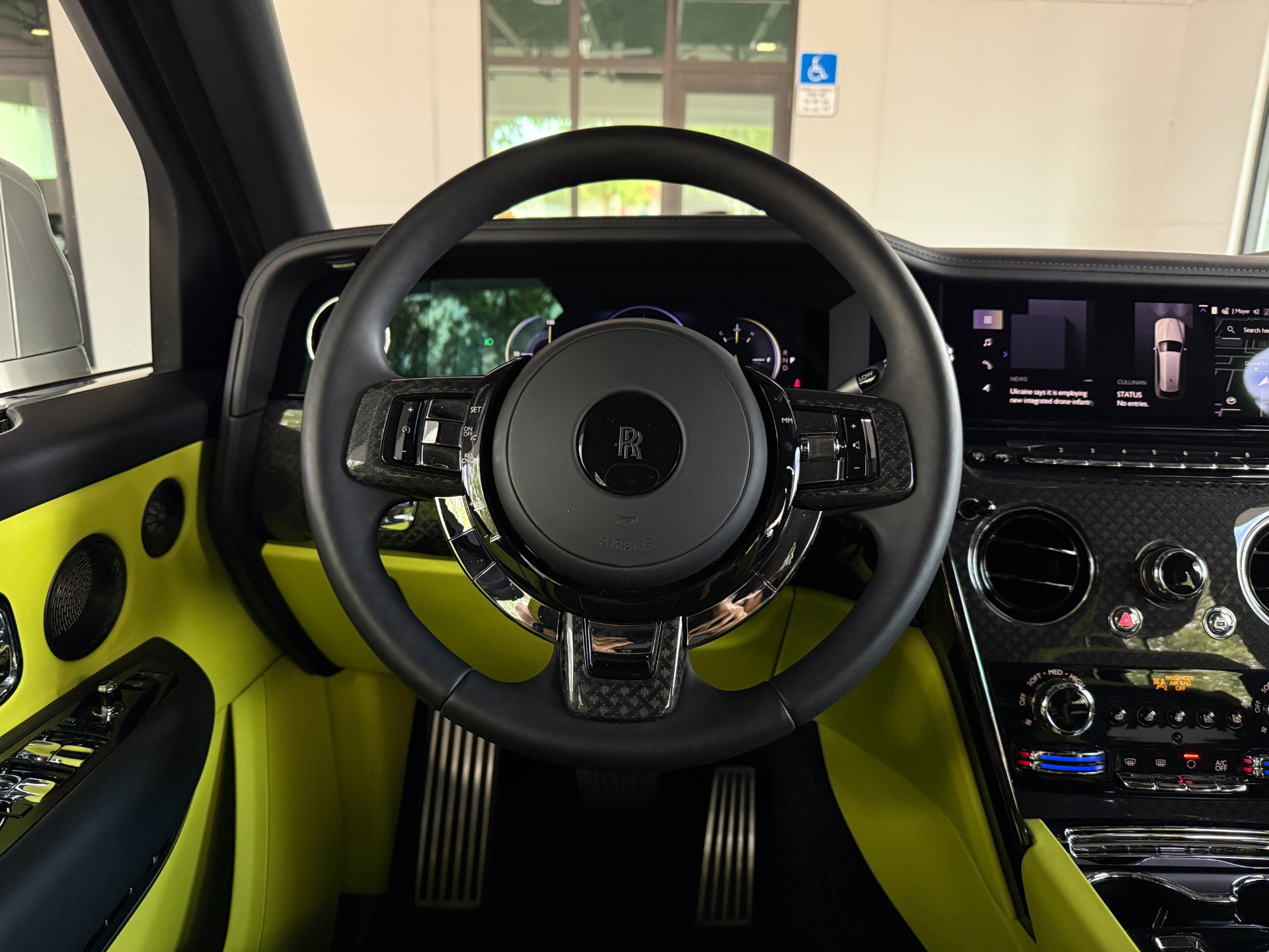 Used 2025 Rolls-Royce Cullinan Black Badge image 50