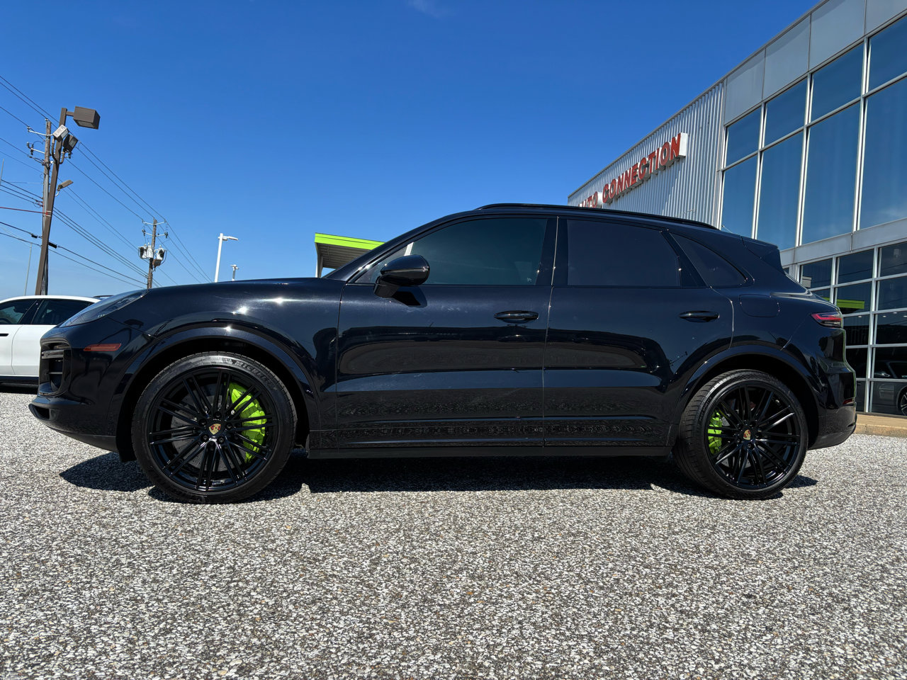 Used 2021 Porsche Cayenne Turbo S image 5