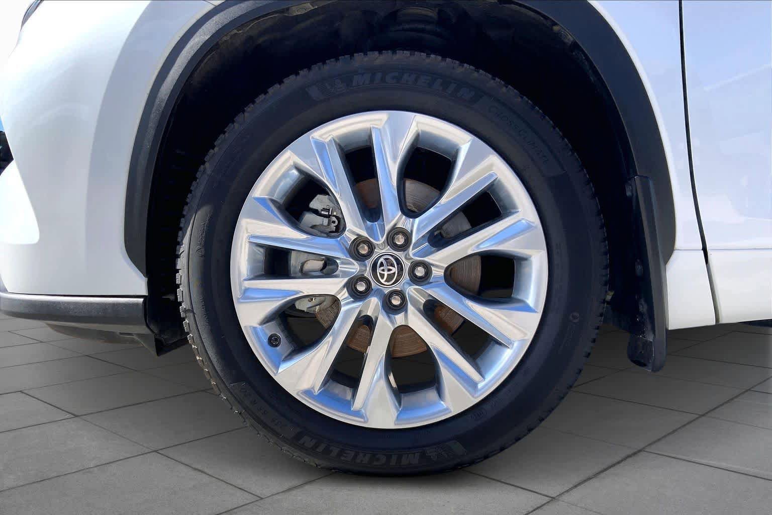 Used 2023 Toyota Highlander Limited image 11