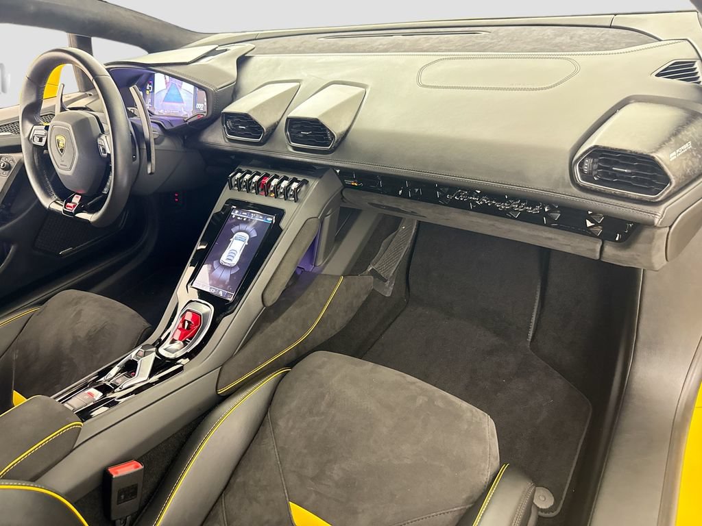 Used 2020 Lamborghini Huracan EVO RWD image 28