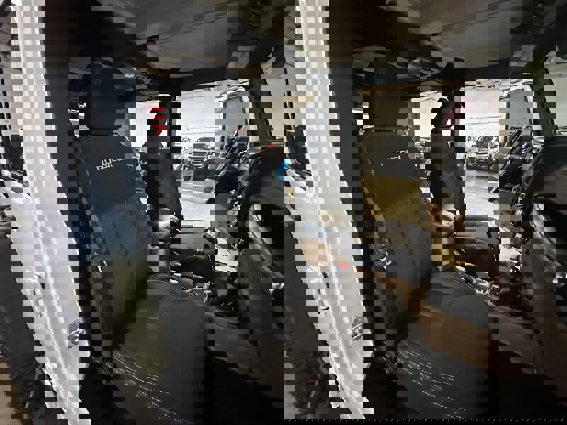 Used 2015 Jeep Wrangler Unlimited Rubicon w/ Connectivity Group image 28