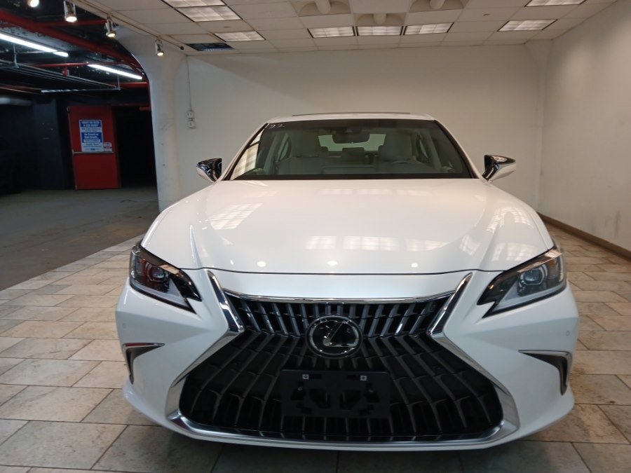 Used 2023 Lexus ES 250 w/ Premium Package image 2