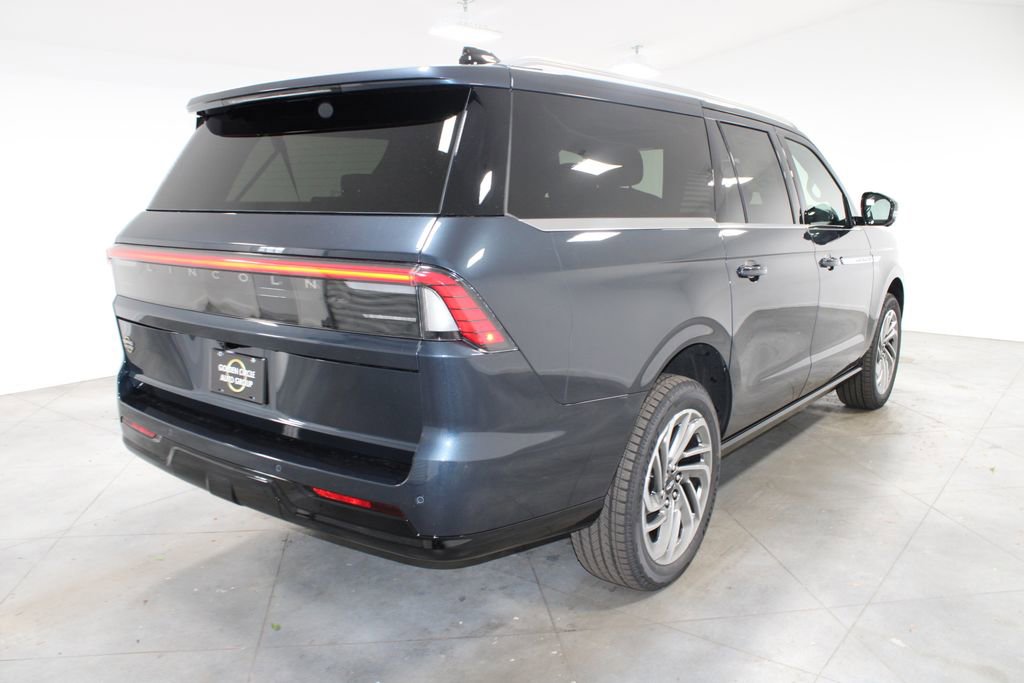 New 2026 Lincoln Navigator L Reserve AWD/4WD image 8